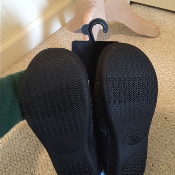 Isotoner NWT slippers heather grey size Small - Picture 3 of 5